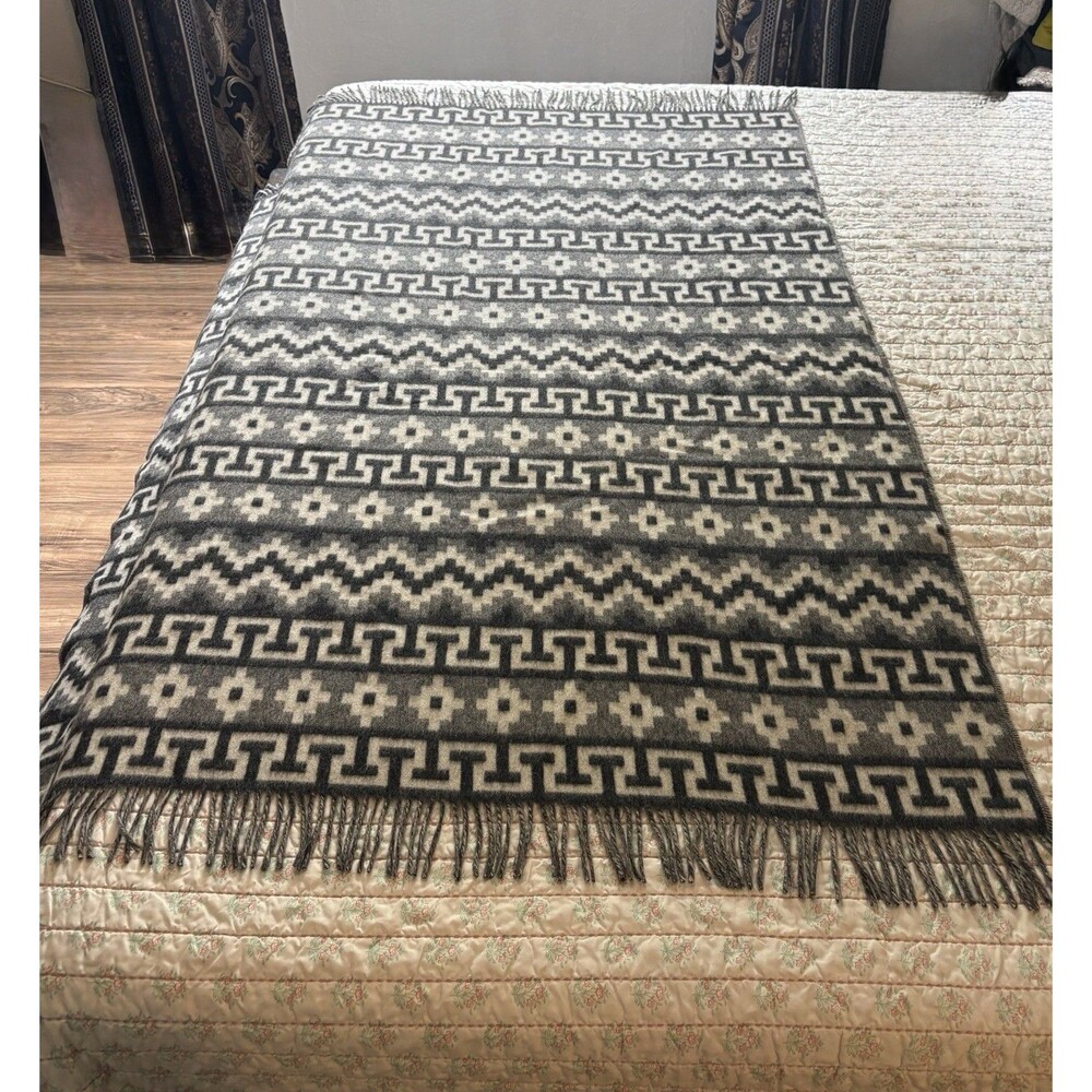 TUMI Alpaca/wool Gray And Black Geometric Pattern Trow/blanket With Fringe